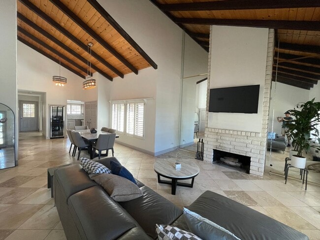 Building Photo - COMING SOON, Fully Furnished Desert Gem!