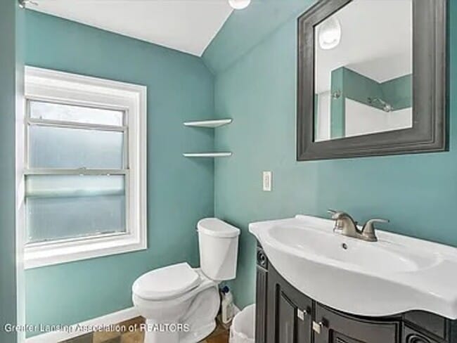 Building Photo - Move-In Ready 3 Bed, 2 Bath in Lansing (Section 8 Approved)