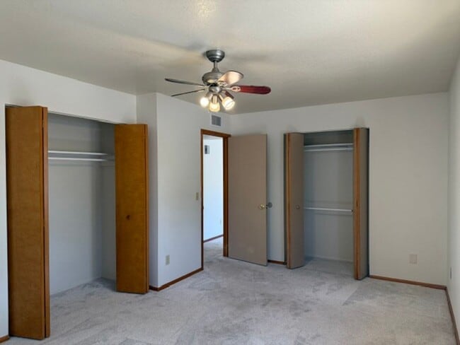 Building Photo - 2 Bedroom 1 Bath Contact Property Pros Property Management