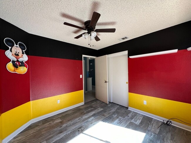 Building Photo - 3 Bedroom 2 Bathroom House with Swimming P...