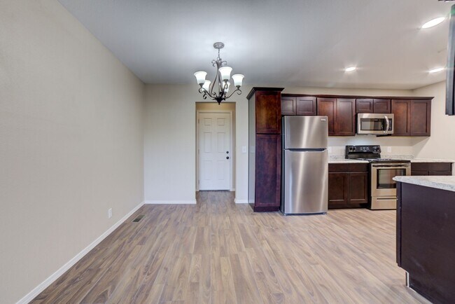 Building Photo - S 79th E Ave Duplex