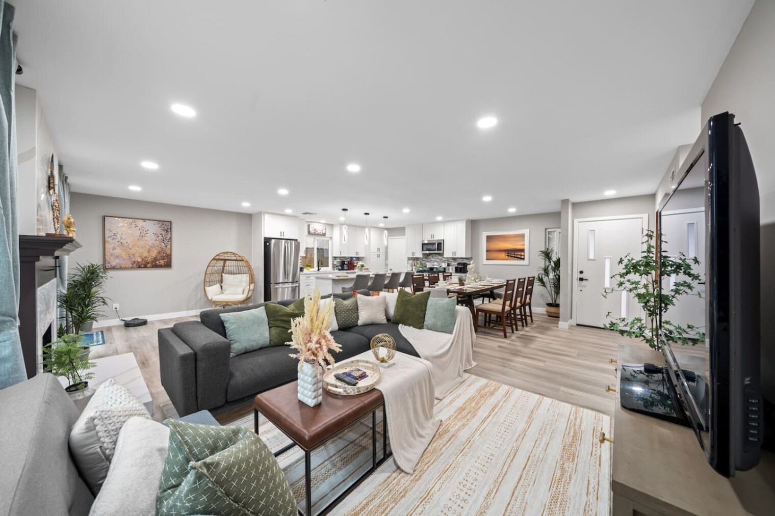 Building Photo - 9804 Costa Lago St