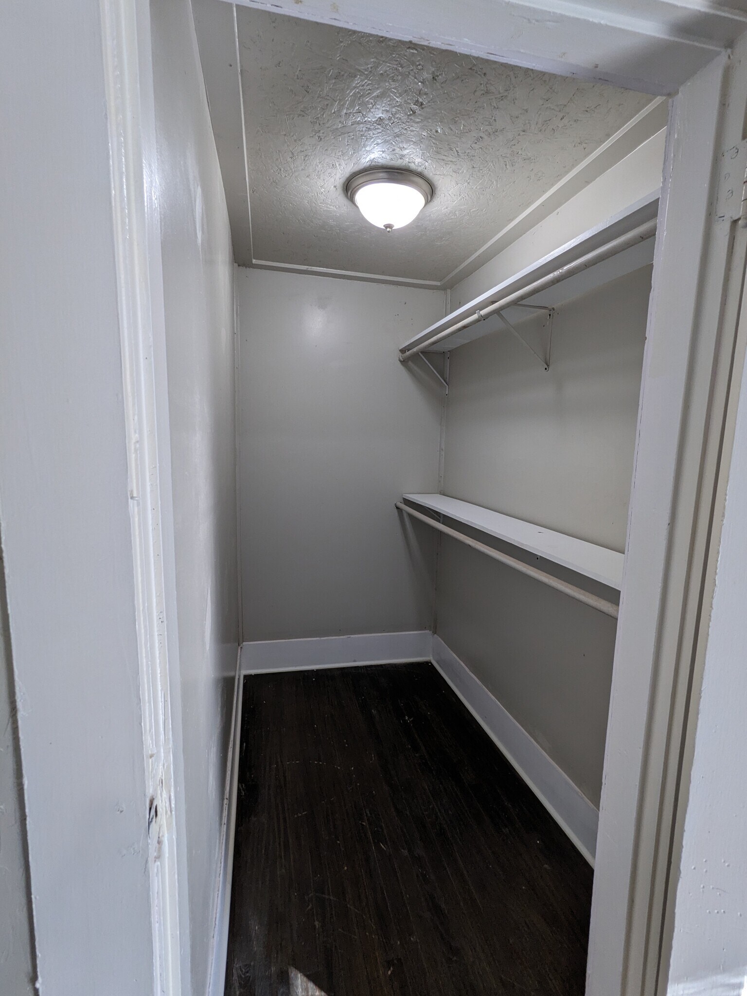 Building Photo - 534 E Sycamore St