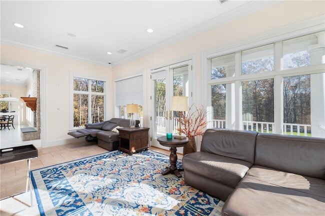 Building Photo - 524 Tillinghast Rd