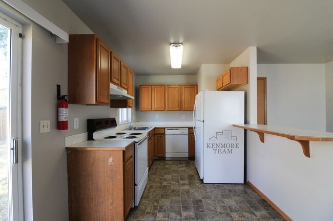 Building Photo - 825 S Elm St