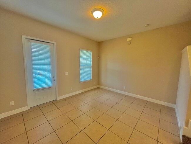 Building Photo - Spacious 4 Bed, 3.5 Bath Lake Mary Home in...