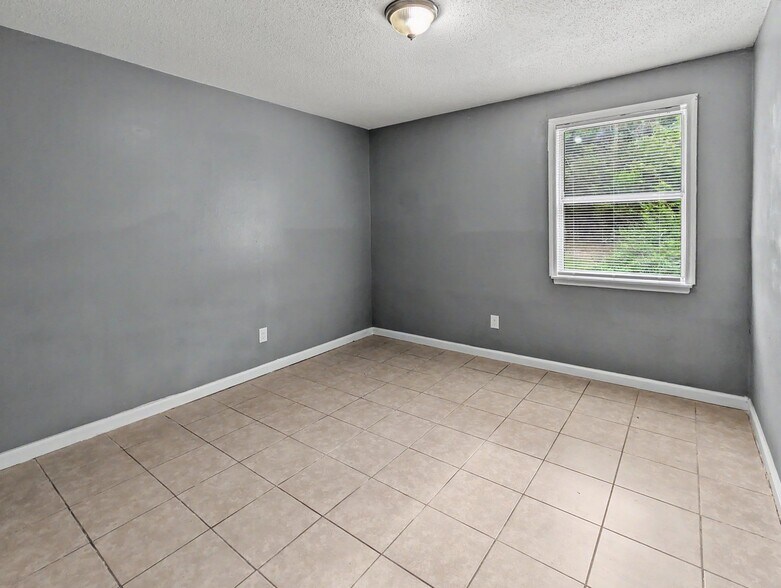 Building Photo - 1007 Winton Ave