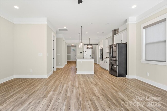 Building Photo - 1109 Masefield Ave