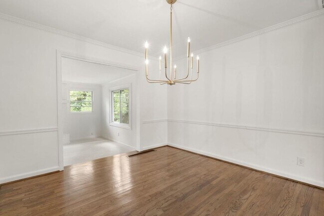 Building Photo - 2151 Radcliffe Dr NW
