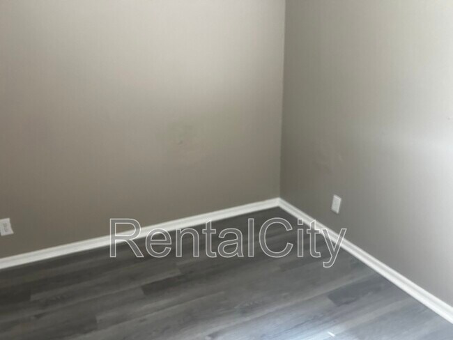 Building Photo - 36 Red Oak Cove