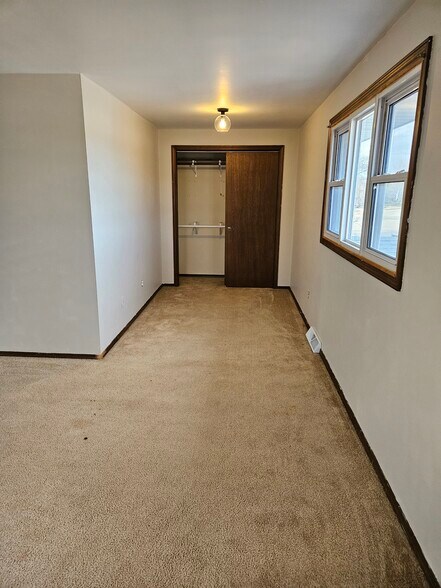 Building Photo - 3532 E River Dr