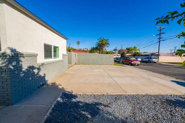 Building Photo - Ready for showing on 6-25-25    3BR/1BA - ...