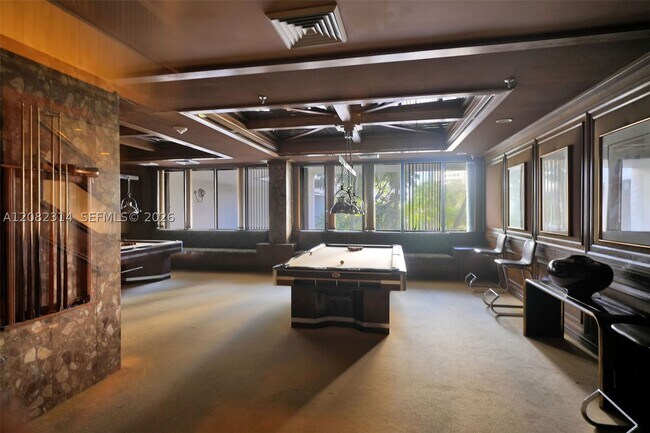 Building Photo - 520 Brickell Key Dr