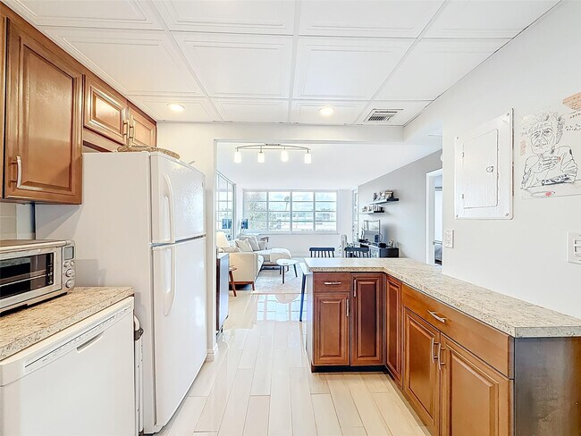 Building Photo - 2741 Taft St