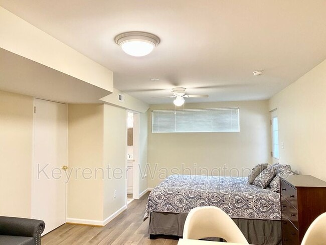 Building Photo - 5514 Chillum Pl NE