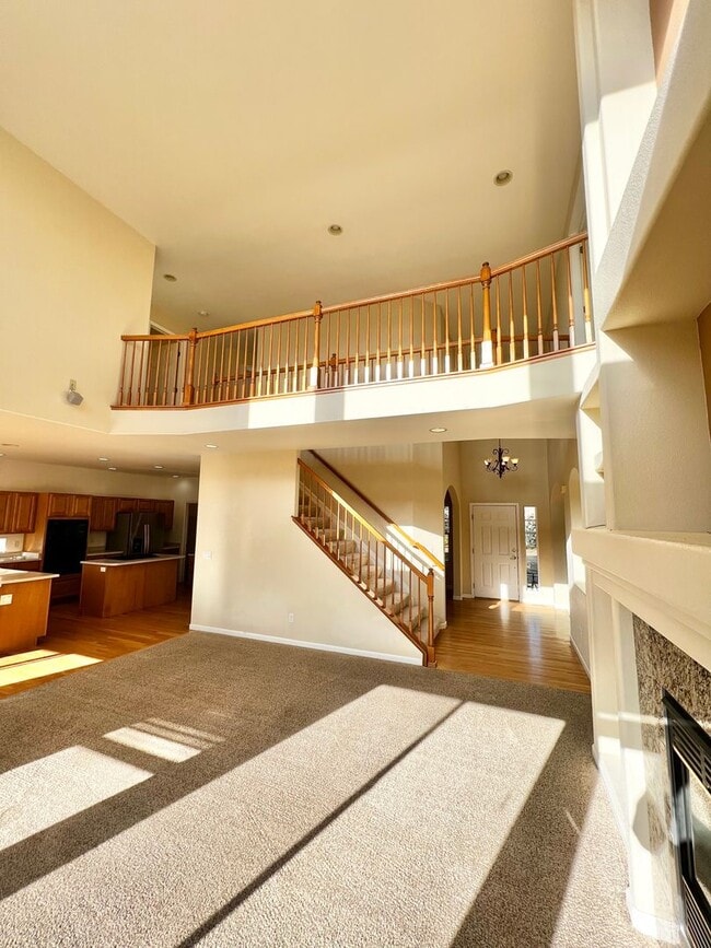 Building Photo - 4 bed, 3 bath Home in Huntington Hills Nei...