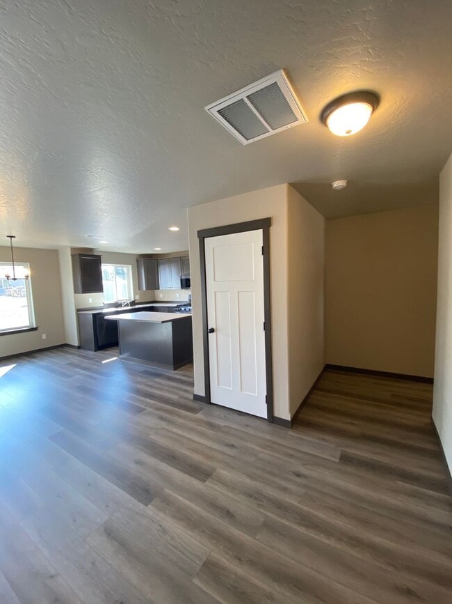 Building Photo - New home on 8th Avenue in Spirit Lake