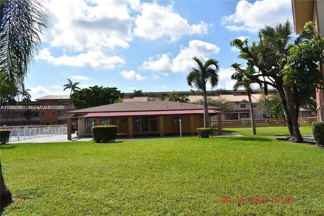 Building Photo - 11855 NE 19th Dr