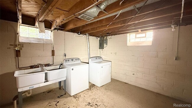 Building Photo - 24290 Eastwood St