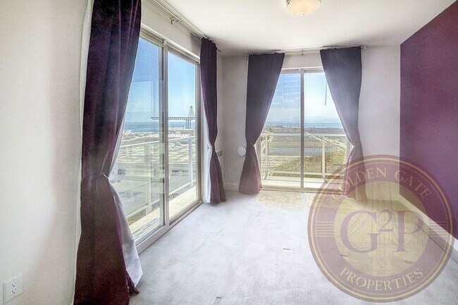 Building Photo - SF Shipyard - 3 BR, 2.5 BA Townhouse 1,634 Sq. Ft. - 3D Virtual Tour, 2-Car Garage