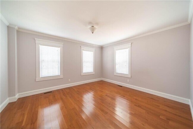 Building Photo - 31 Peirce St