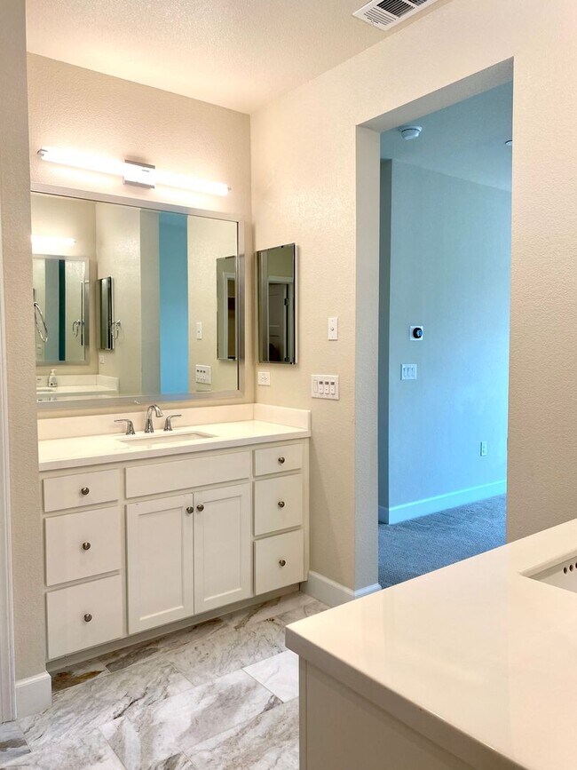 Building Photo - Stunning five bedroom in The Cannery