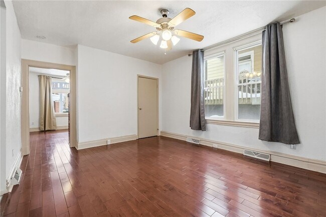 Building Photo - 112 Dewitt St