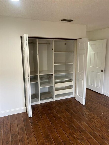 Building Photo - 1120 NW 106th Ave