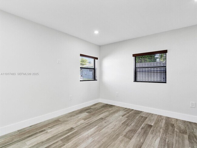 Building Photo - 4020 NW 1st Ave