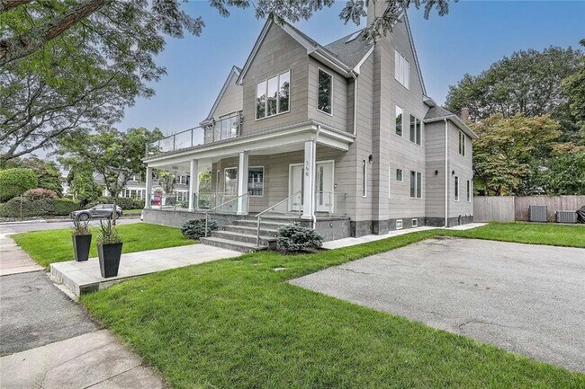 Building Photo - 168 Elmgrove Ave