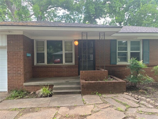 Building Photo - 511 Fleetwood Dr