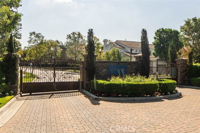 Building Photo - 6 Roseleaf