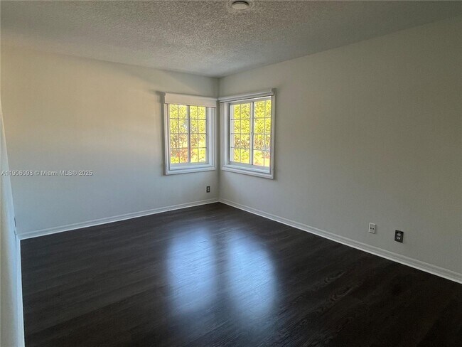 Building Photo - 2045 Pompeii Ct