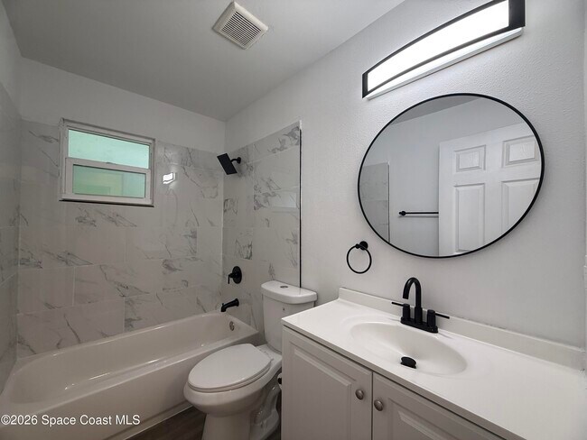 Building Photo - 306 Palm Ave