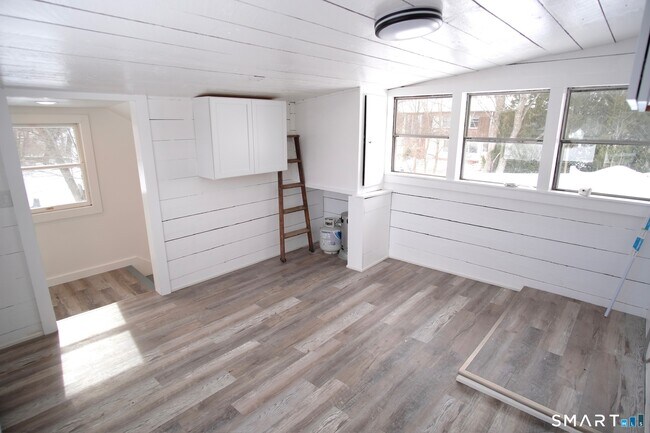 Building Photo - 37 Russell St