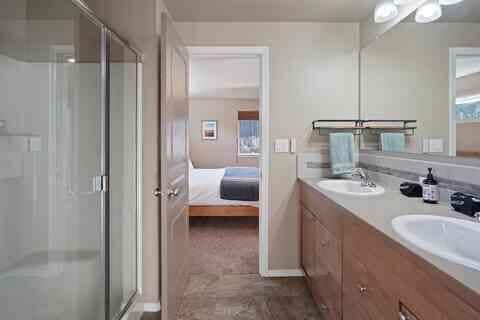Building Photo - 2995 NE Quiet Canyon Dr