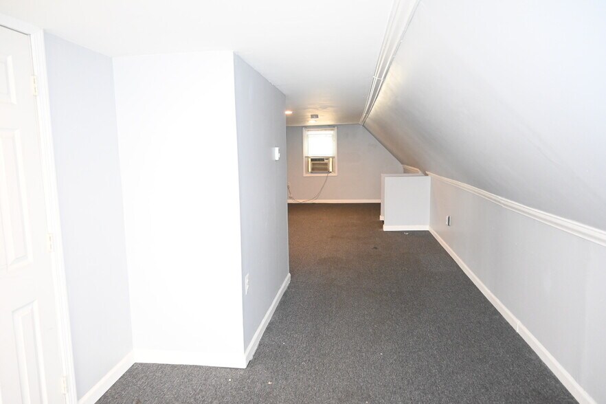 Room 4 - 51 Bogart Ave