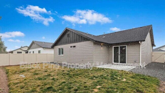 Building Photo - 3949 N Amberwood Ave