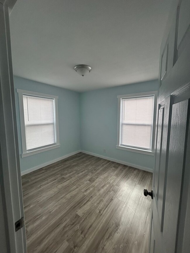 Building Photo - 2336 N Estelle Ave