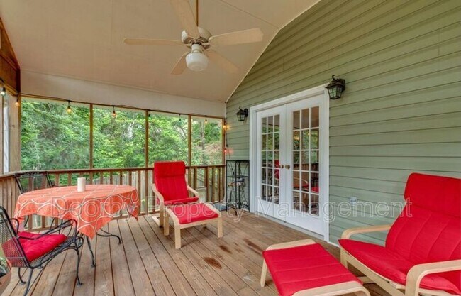 Building Photo - 4557 Ravenwood Dr N