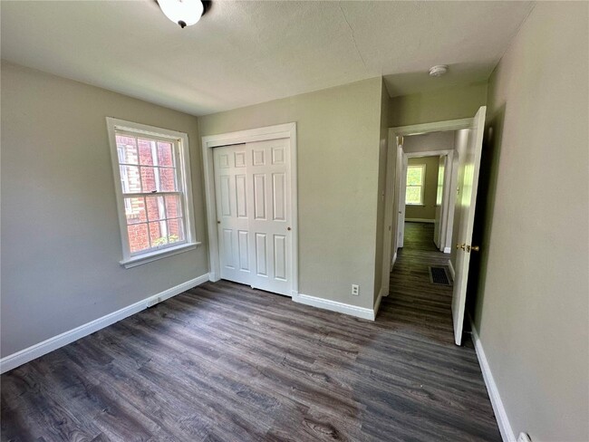 Building Photo - 1422 Tamerton Ave