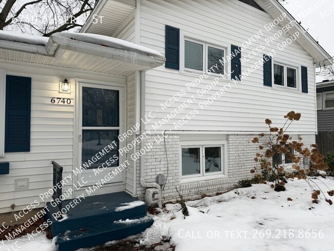 Building Photo - 6740 Amberly St