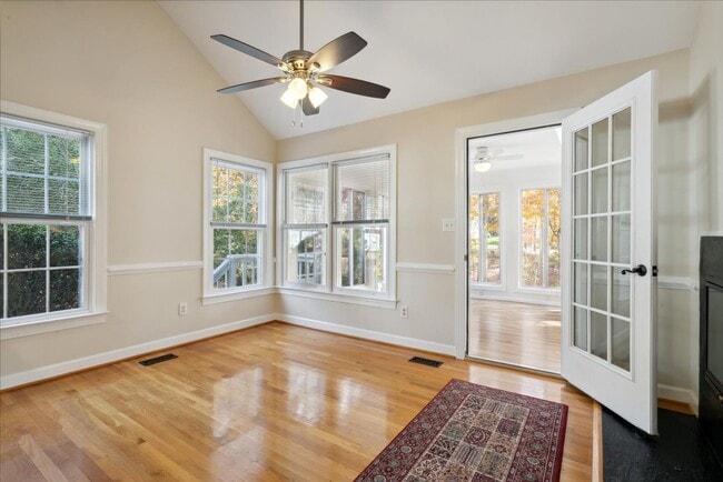 Building Photo - Kingsmill Gem