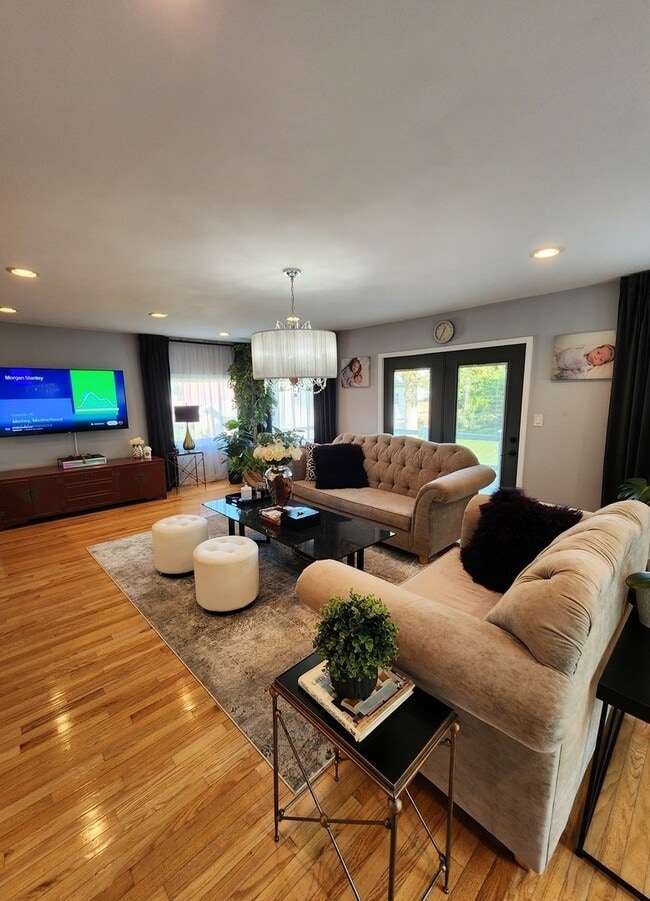 Building Photo - 106 Mound St