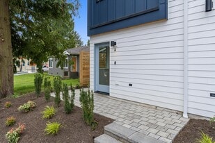 Building Photo - 2151 N 147th St