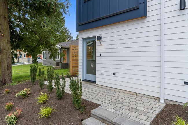 Building Photo - 2151 N 147th St