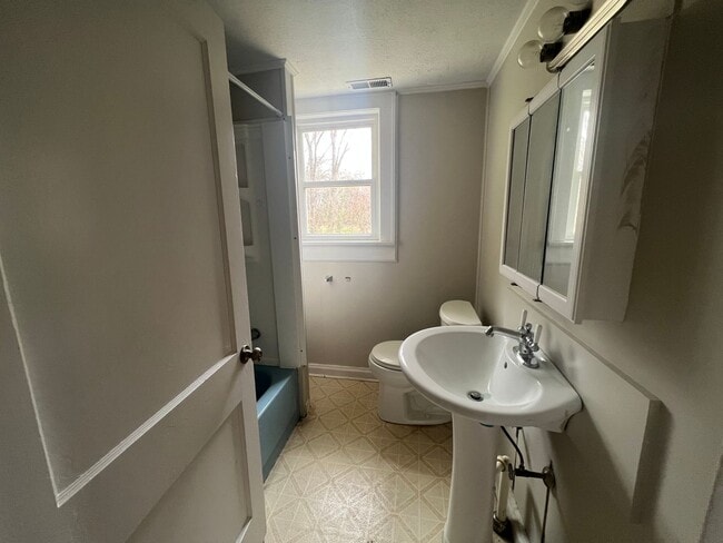 Building Photo - COMING SOON--3715 Hershberger Rd 3bed/1.5 bath $1495