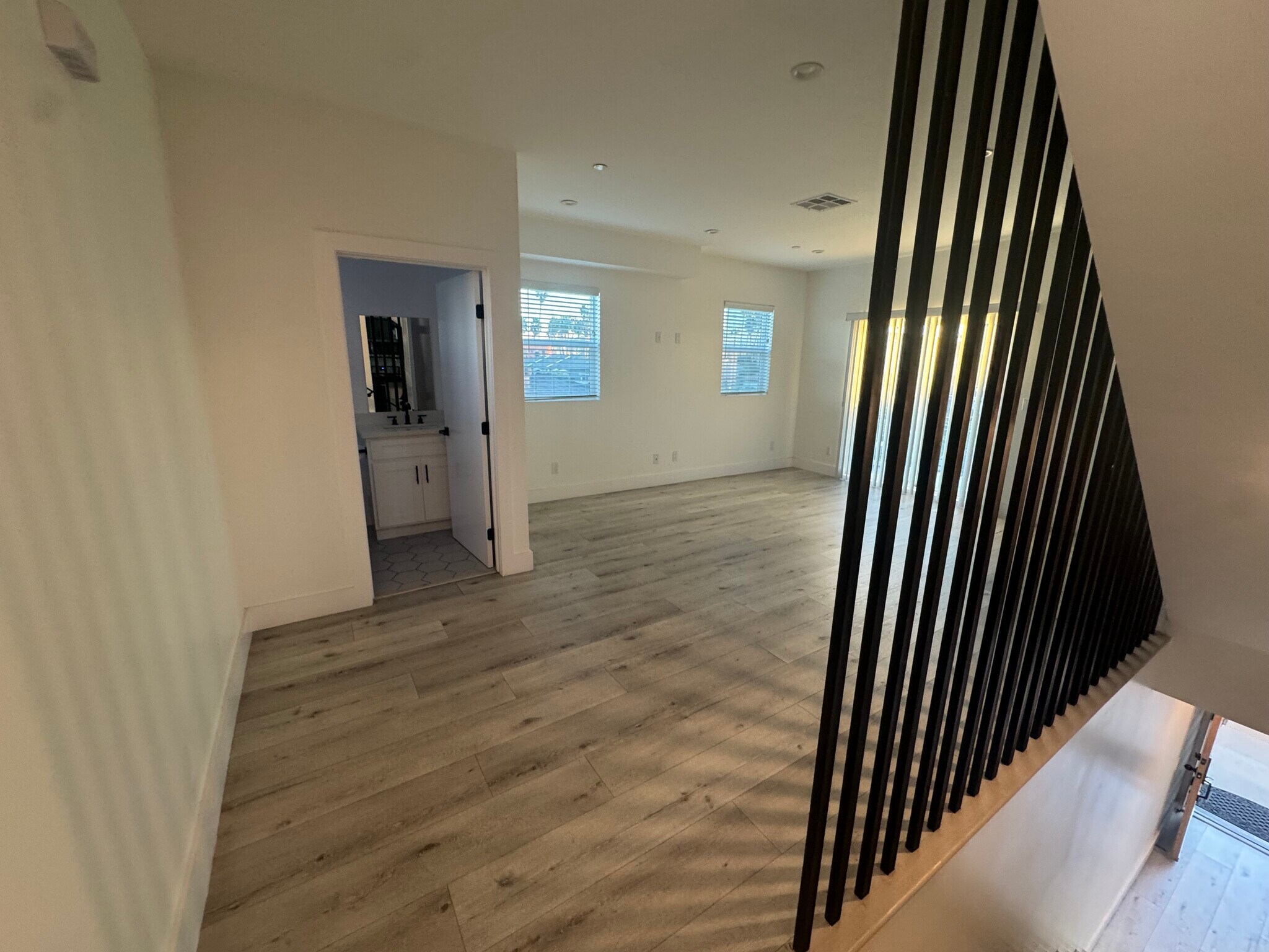 Building Photo - 5919 Dauphin Ave