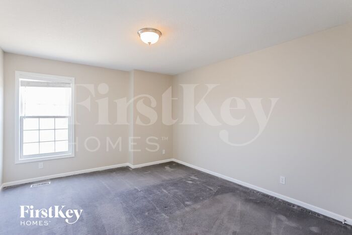 Building Photo - 9014 N Hull Ave