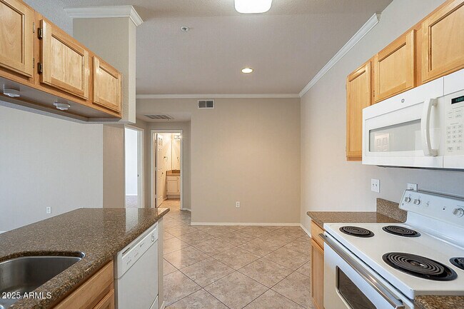 Building Photo - 5401 E Van Buren St